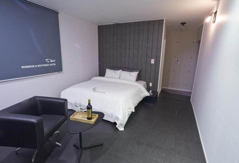 בית מלון כפרי The May