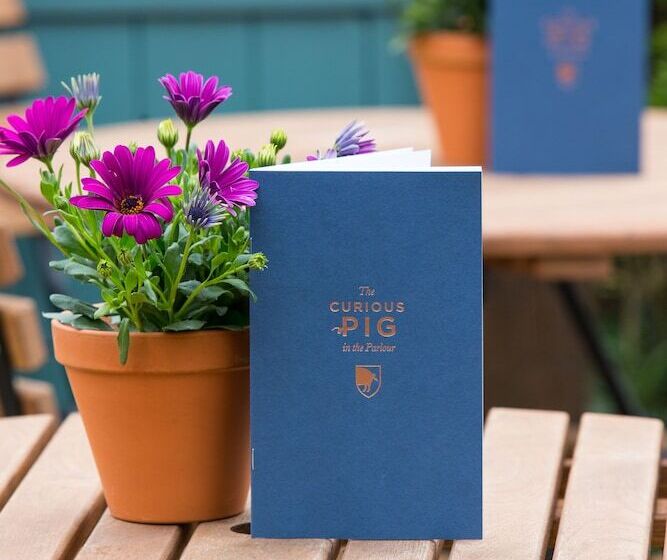 ホテル The Curious Pig In The Parlour