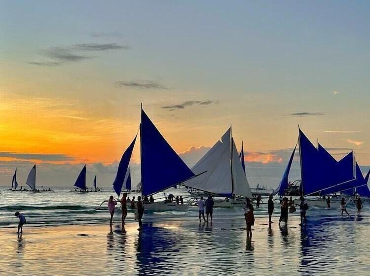 Hotel Serene La Playa Boracay