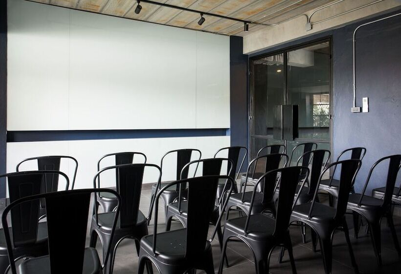 Theorie Hotel Sukhumvit By Slh   Sha Extra Plus