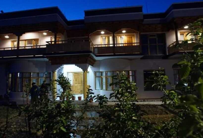 ホテル Bergo Residency   Leh