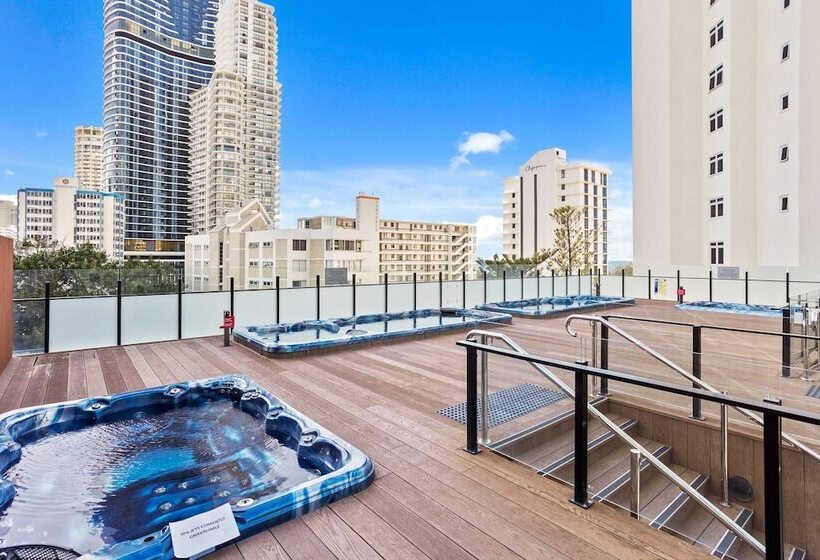 هتل Deluxe Twin Studio In Surfers Paradise   Coasthm