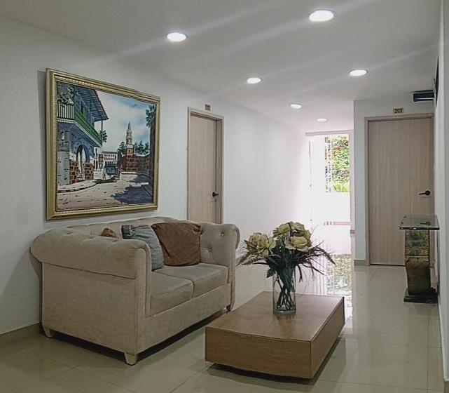 هتل Imperial House