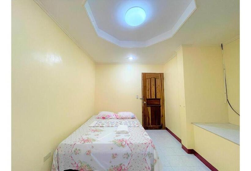 בית מלון כפרי Oyo 876 Escurel Inn Boracay
