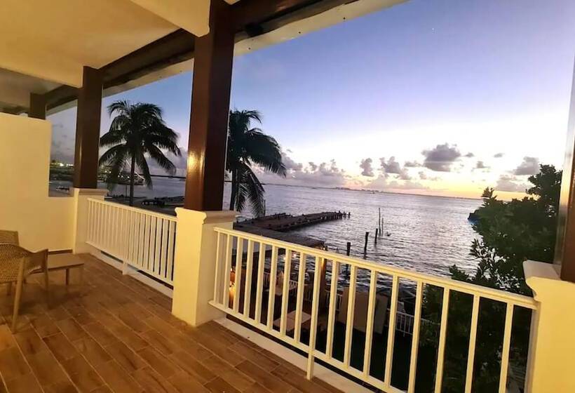 هتل Bartolome Oceanfront Suites