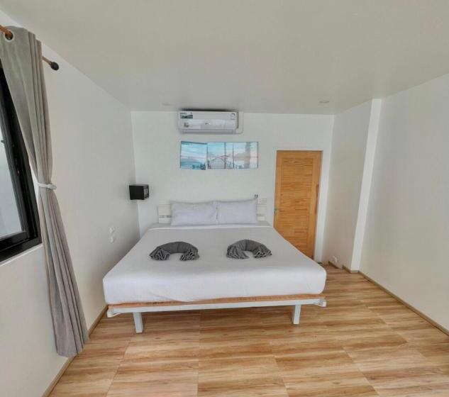 هتل Patong Sunset Villa Phuket