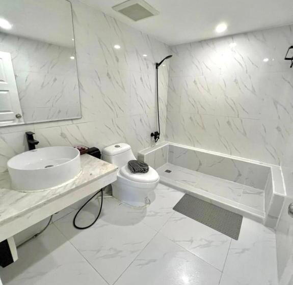 هتل Patong Sunset Villa Phuket