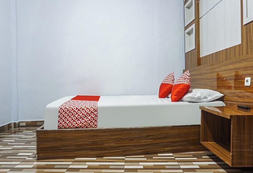 هتل Oyo 90925 Penginapan Dafandra Beach