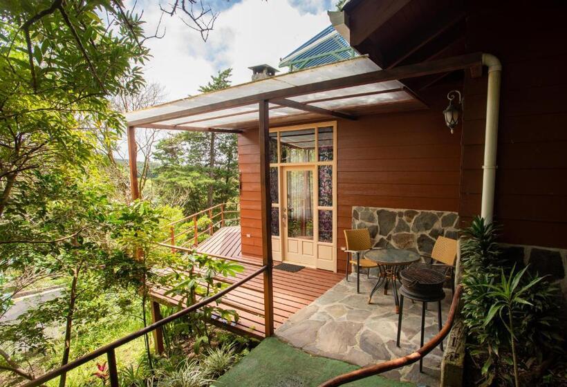 هتل Los Pinos Cabins & Reserve