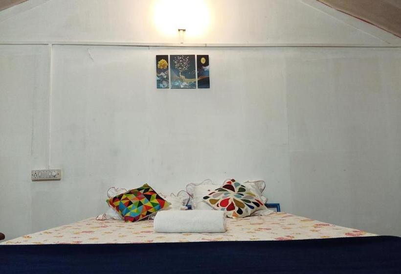 בית מלון כפרי Shiv Sai Huts