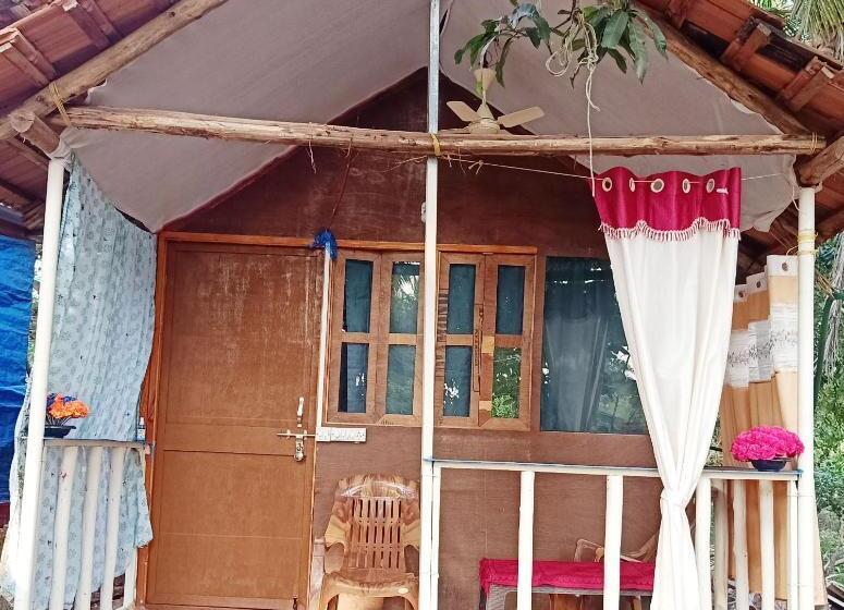 בית מלון כפרי Shiv Sai Huts