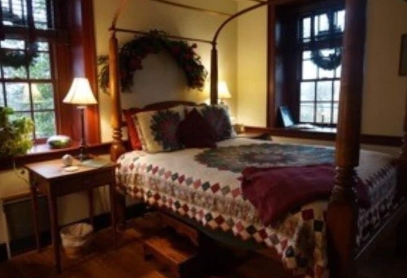 ベッドアンドブレックファースト Brownstone Colonial Inn