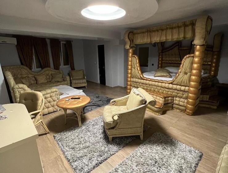 هتل Bali Colosseum