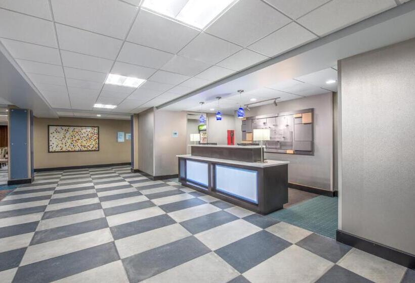 فندق Holiday Inn Express Shawnee, An Ihg