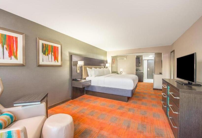 فندق Holiday Inn Express Shawnee, An Ihg