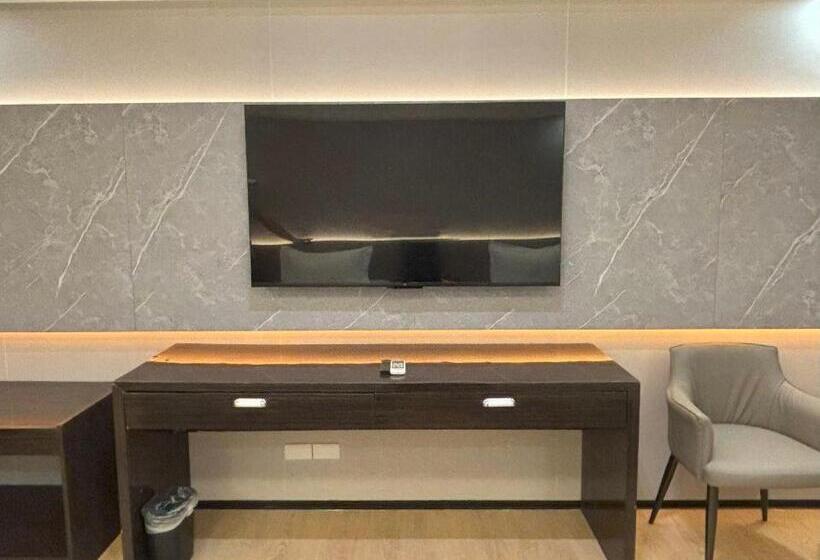 هتل Lido De Paris