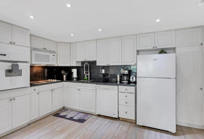 בית מלון כפרי Sunny Isles Ocean Reserve Condo Apartments
