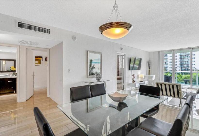בית מלון כפרי Sunny Isles Ocean Reserve Condo Apartments