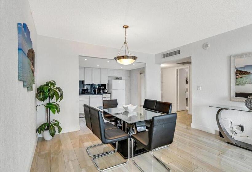 בית מלון כפרי Sunny Isles Ocean Reserve Condo Apartments