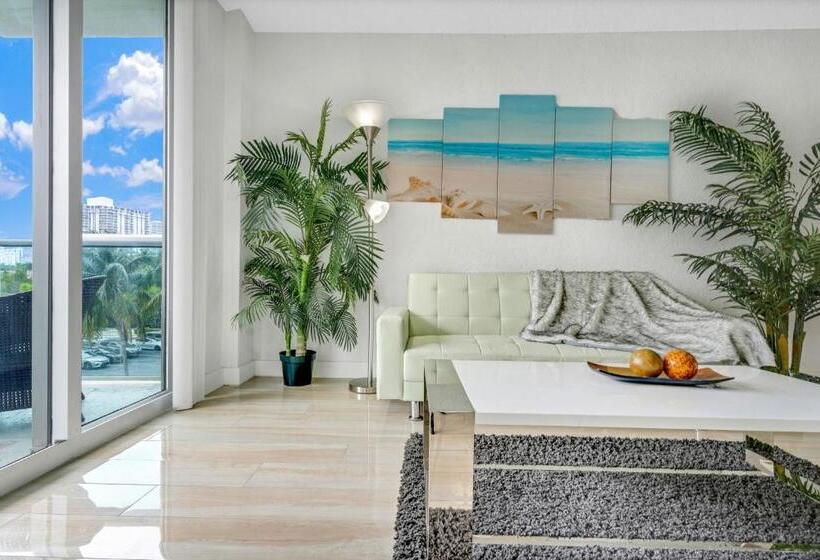 בית מלון כפרי Sunny Isles Ocean Reserve Condo Apartments