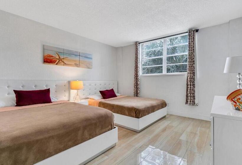 בית מלון כפרי Sunny Isles Ocean Reserve Condo Apartments