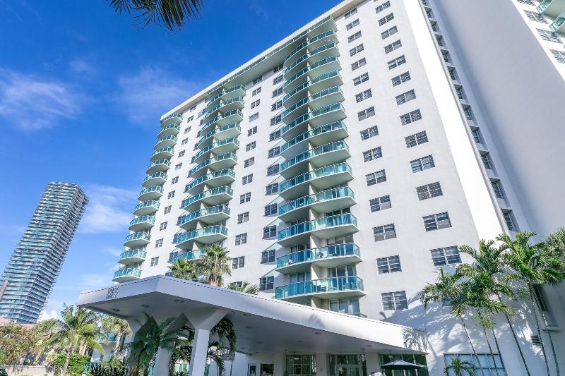 בית מלון כפרי Sunny Isles Ocean Reserve Condo Apartments