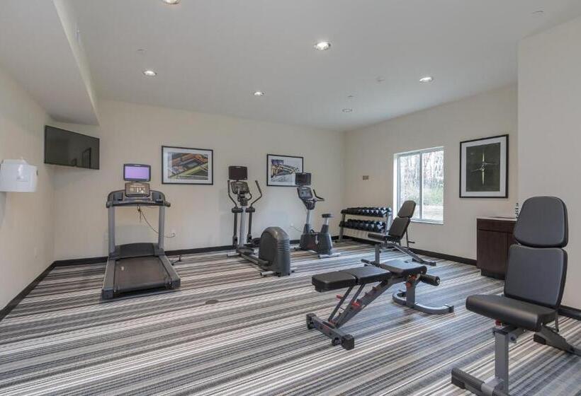 هتل Candlewood Suites Mishawaka, An Ihg