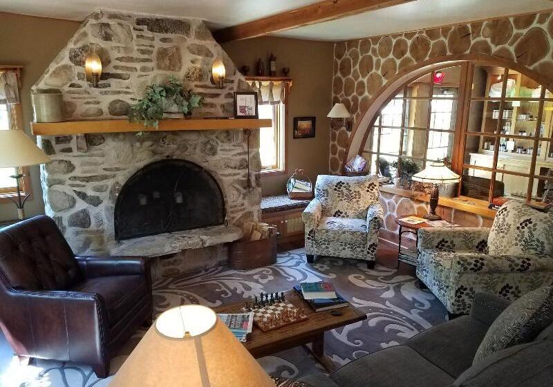 ホテル Settlement Courtyard Inn & Lavender Spa