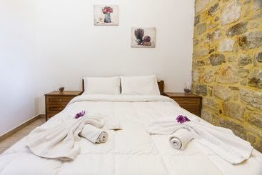 Agarathos Traditional Rooms With Pool