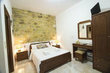 Agarathos Traditional Rooms With Pool