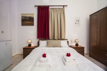 Agarathos Traditional Rooms With Pool