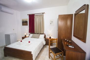 Agarathos Traditional Rooms With Pool