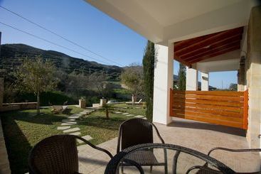 Agarathos Traditional Rooms With Pool