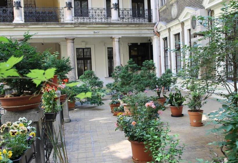 ペンション Omega Guesthouse Budapest