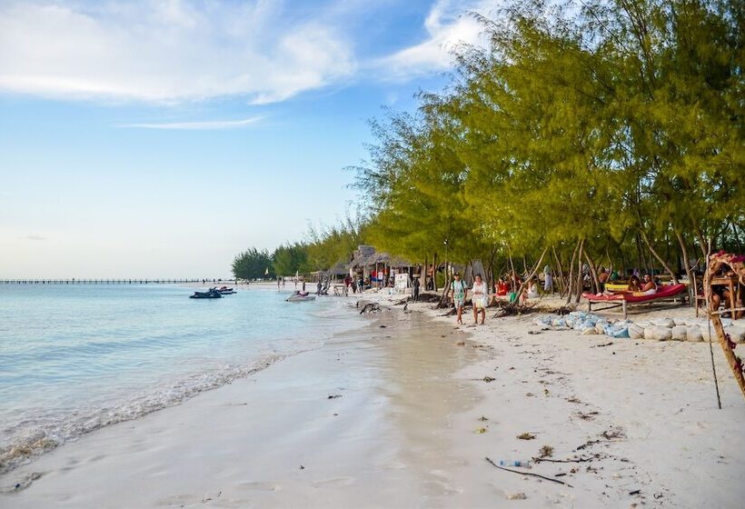 בית מלון כפרי Kae Beach Bungalow