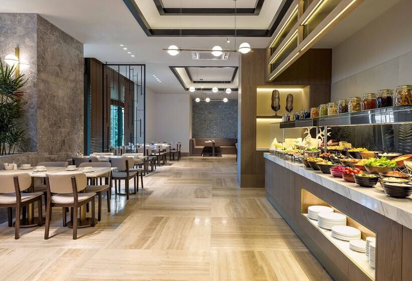בית מלון כפרי Mövenpick Living Istanbul Camlivadi