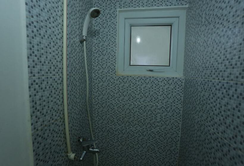 هتل Oyo 92318 Elis Rooms