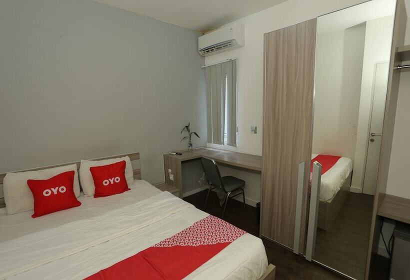 هتل Oyo 92318 Elis Rooms