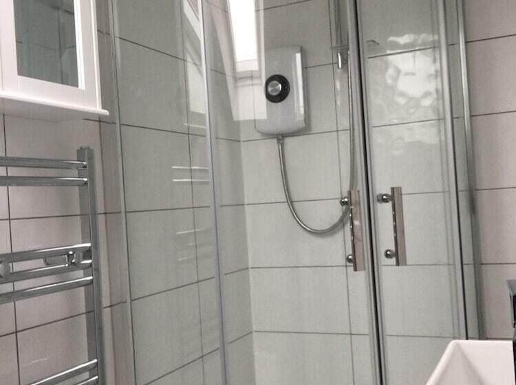 بنسيون Montague Villa