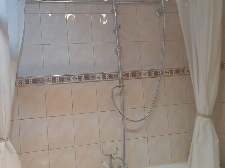 بنسيون Montague Villa