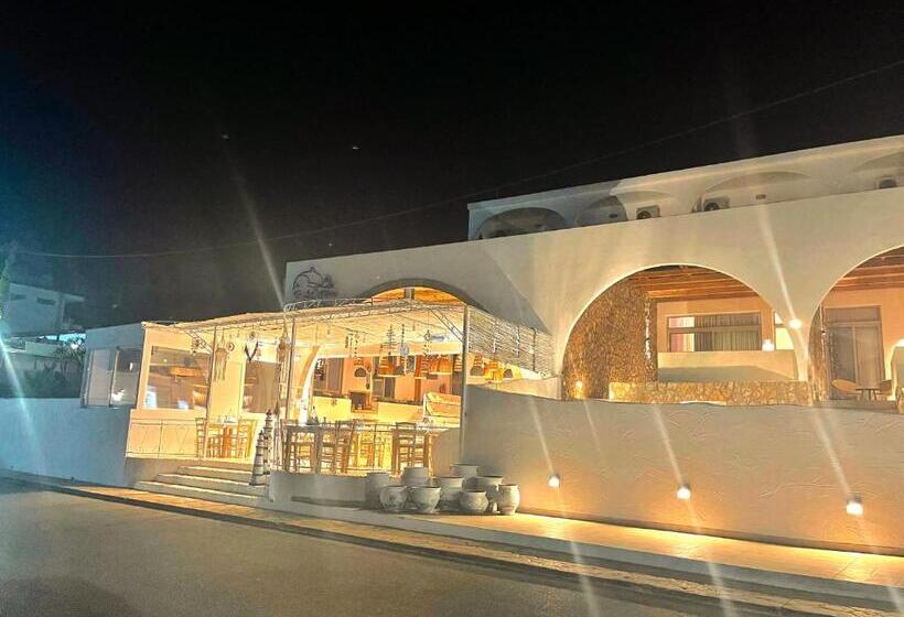 בית מלון כפרי Delfini Beach