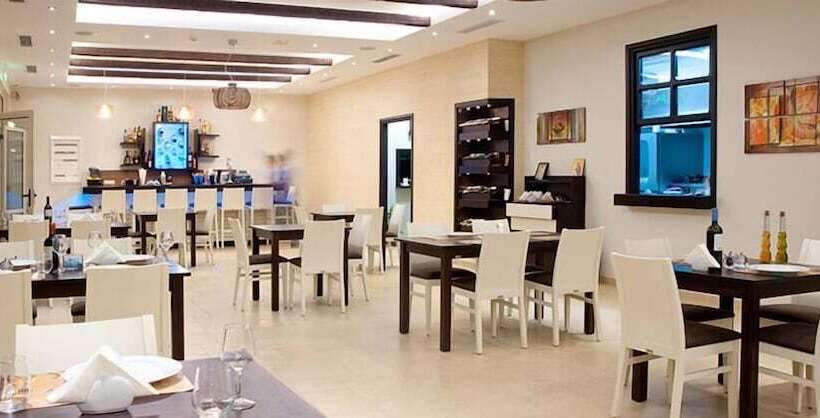 בית מלון כפרי Delfini Beach