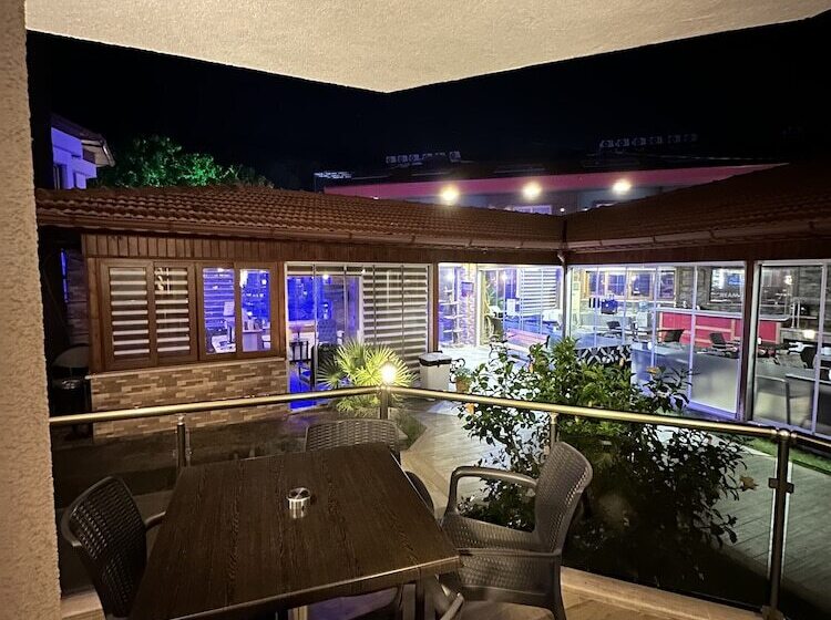 هتل Dolphin Apart &