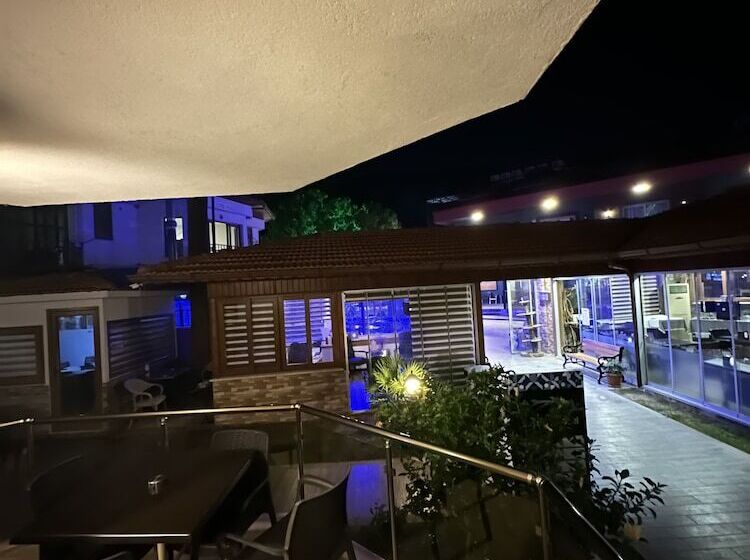 هتل Dolphin Apart &