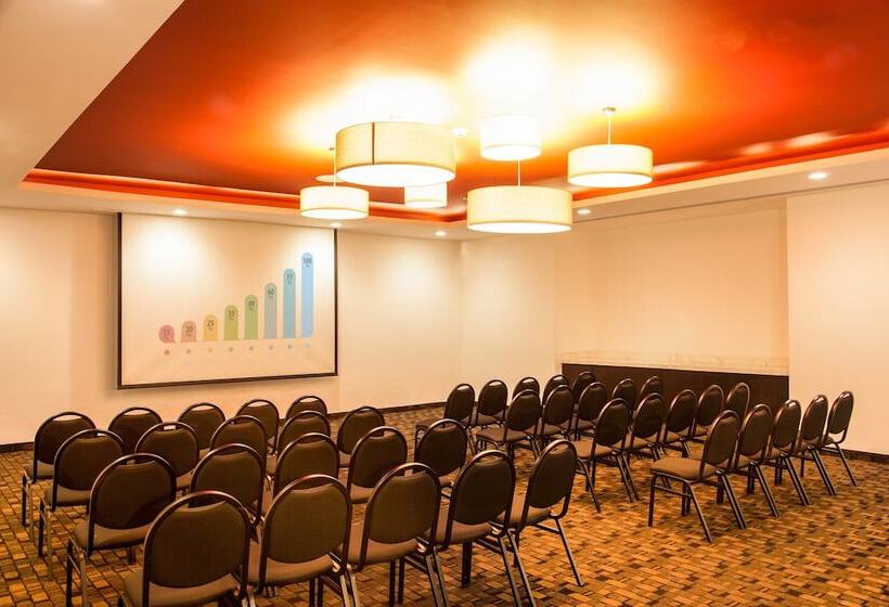 Отель Fiesta Inn Queretaro Centro Sur