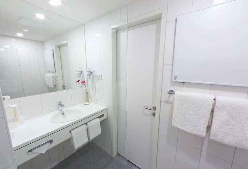 هتل Four Points Flex by Sheraton Essen