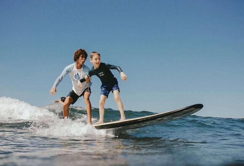 هتل Surf Synergy All Inclusive Surf Retreat