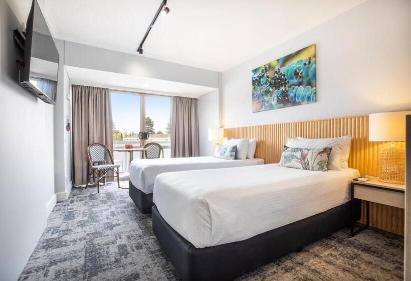 Nightcap At Hotel Victor