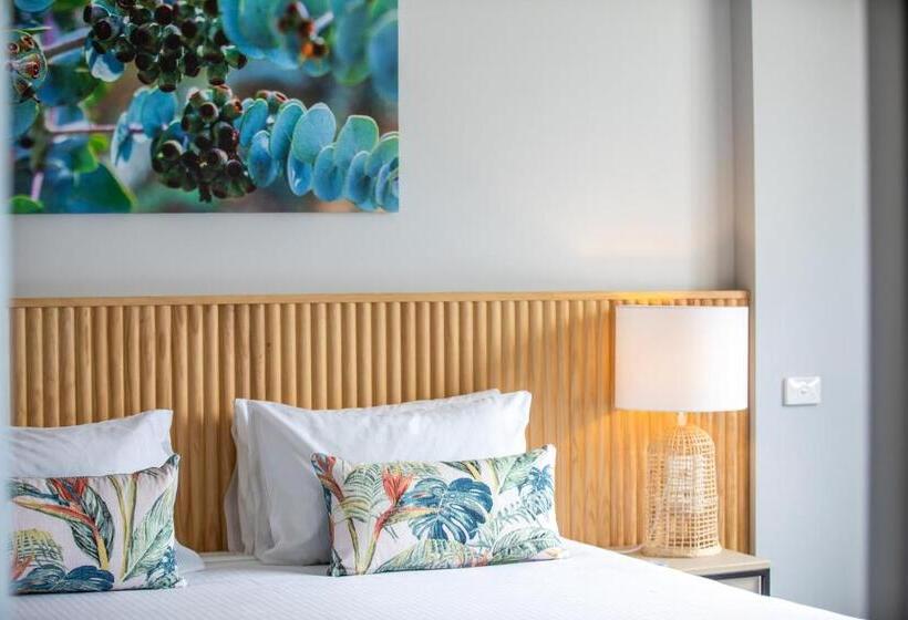 Nightcap At Hotel Victor