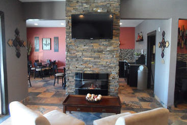 هتل Redvers Western Star Inn & Suites